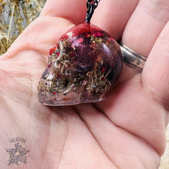 Orgonite skull / necklace with hematite - for grounding, protection and strength