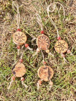 Talismany pro ochranu na cestách