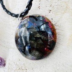 Orgonite jewellery with labradorite and rock crystal for strength, truth and protection