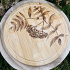 Kulaté bambusové prkénko - Jeřabiny - ručně vypalované