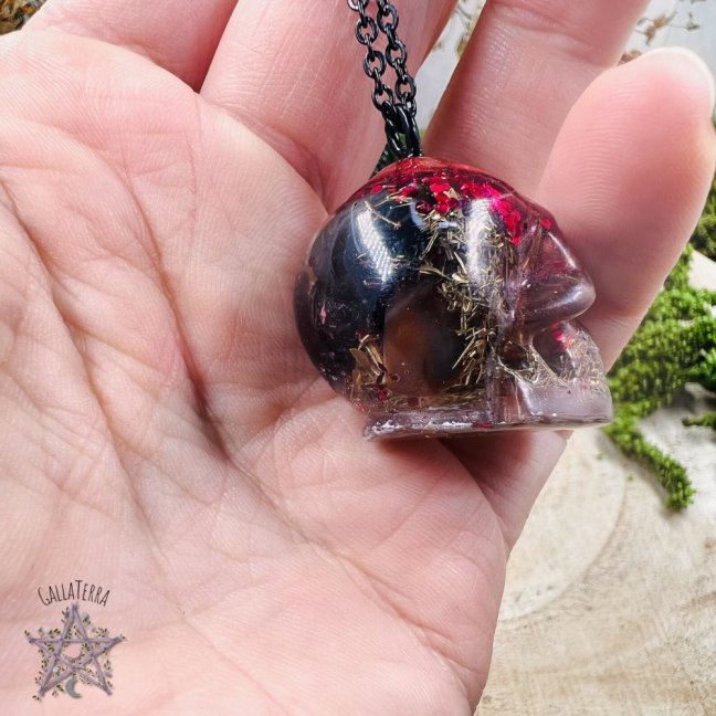Orgonite skull / necklace with hematite - for grounding, protection and strength