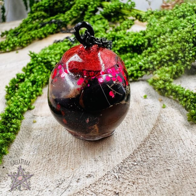 Orgonite skull / necklace with hematite - for grounding, protection and strength