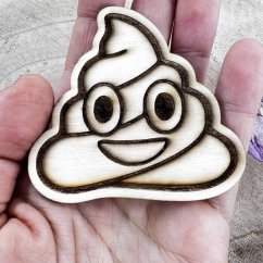 Usměvavé dřevěné hovínko - originální dárek