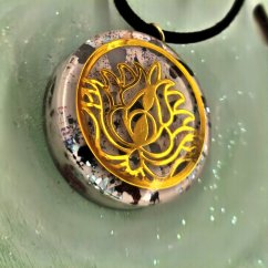 Orgonitový přívěšek / amulet / talisman s lotosem pro vášeň, odvahu a klid Orgonitový přívěšek / amulet / talisman s lotosem pro vášeň, odvahu a klid