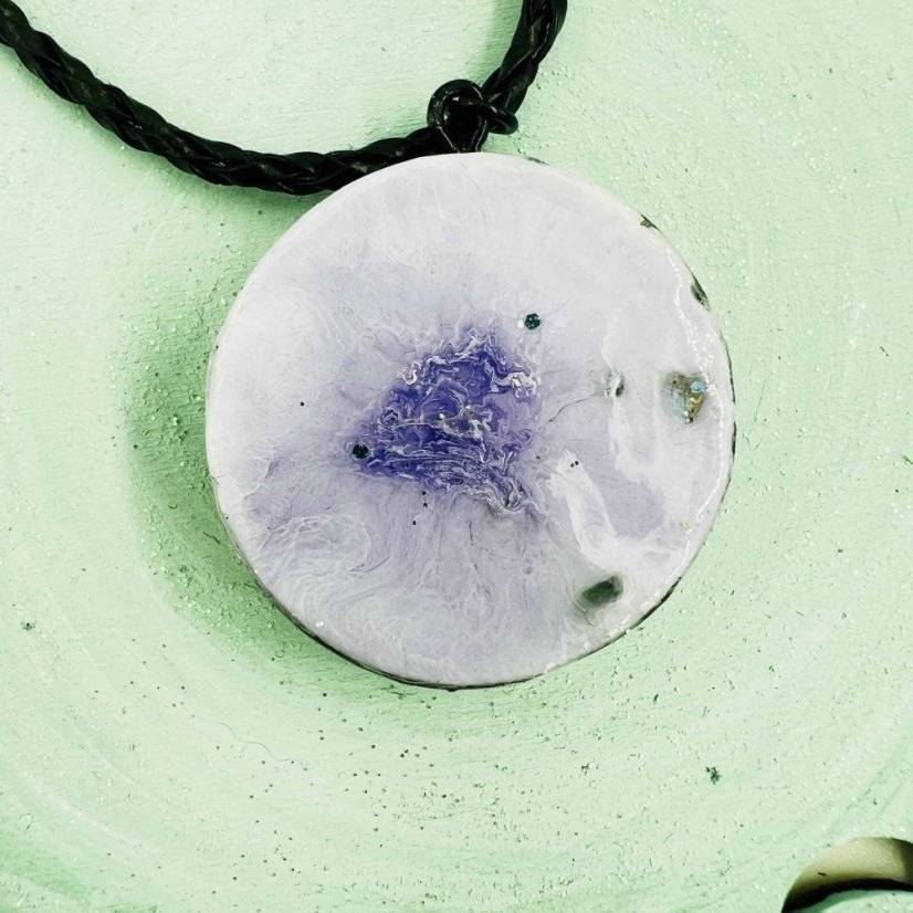 Orgonitový přívěšek / amulet / talisman s kvítím pro odvahu, vyrovnanost a komunikaci