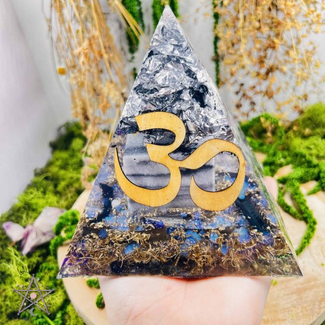 Orgonite pyramid for gentle transformation and concentration