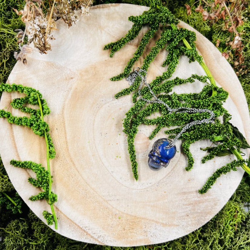 Orgonitová lebka / náhrdelník s modrým achátem - pro klid, rovnováhu a pravdu