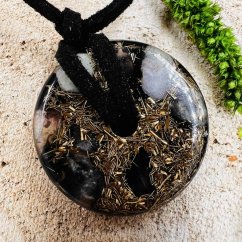 Orgonitový šperk / amulet / talisman s fluoritem - unisex - pro rovnováhu, soustředění, ochranu před chaosem Orgonitový šperk / amulet / talisman s fluoritem - unisex - pro rovnováhu, soustředění, ochranu před chaosem