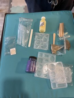 Formy, míchátka, kapátka ad. pro výrobu orgonitů