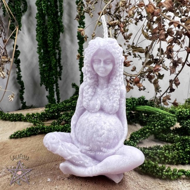 Natural ritual candle Gaia - goddess of the Earth - purple