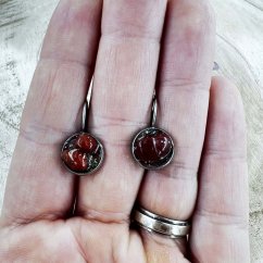 Orgonitové náušnice s červeným jaspisem pro dosažení cíle