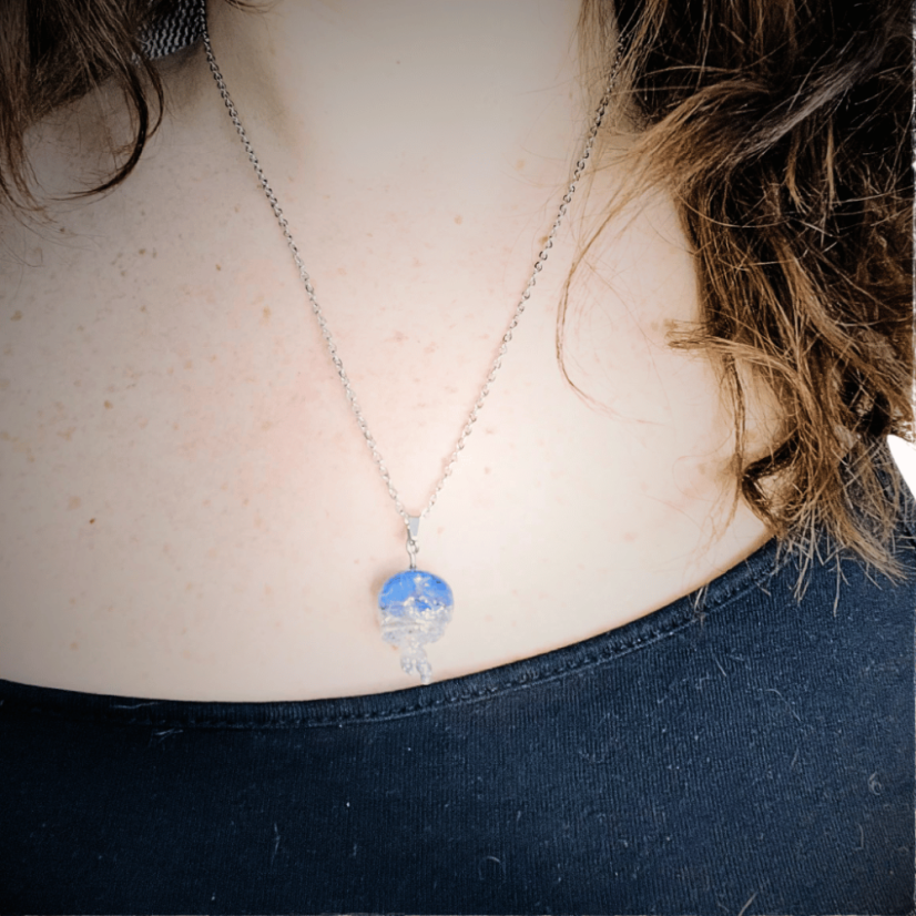 Orgonitová medúza / náhrdelník s opály - pro kreativitu, jemnost, intuici