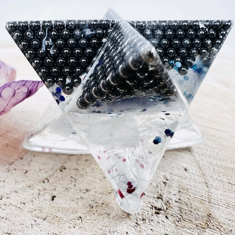 Orgonitová merkaba s křišťálem pro ochranu a andělskou energii