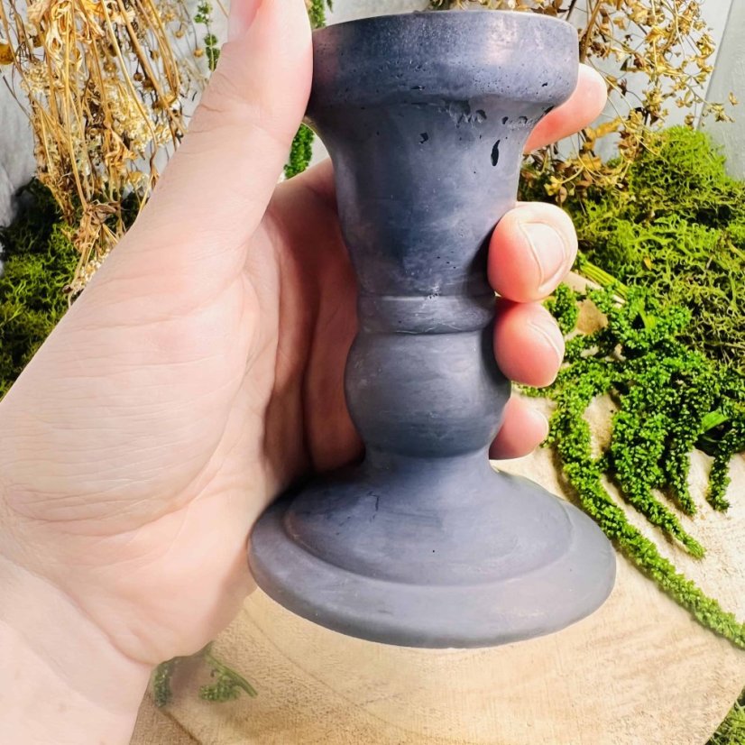 Vysoký svícen – černý - elegance, originalita a všestrannost