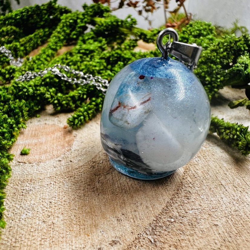 Orgonitová lebka / náhrdelník s akvamarínem - pro klid, odvahu a pravidvou komunikaci