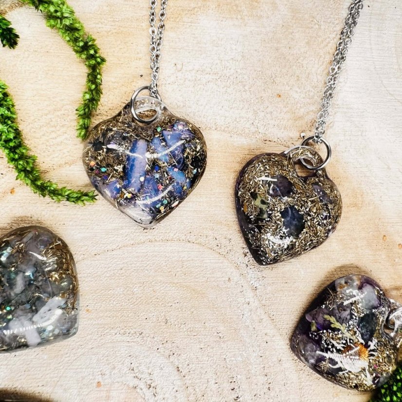 Orgonitová srdce s minerály