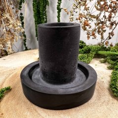 Svícen na dlouhou tenkou svíci - černý - jednoduchost a elegance