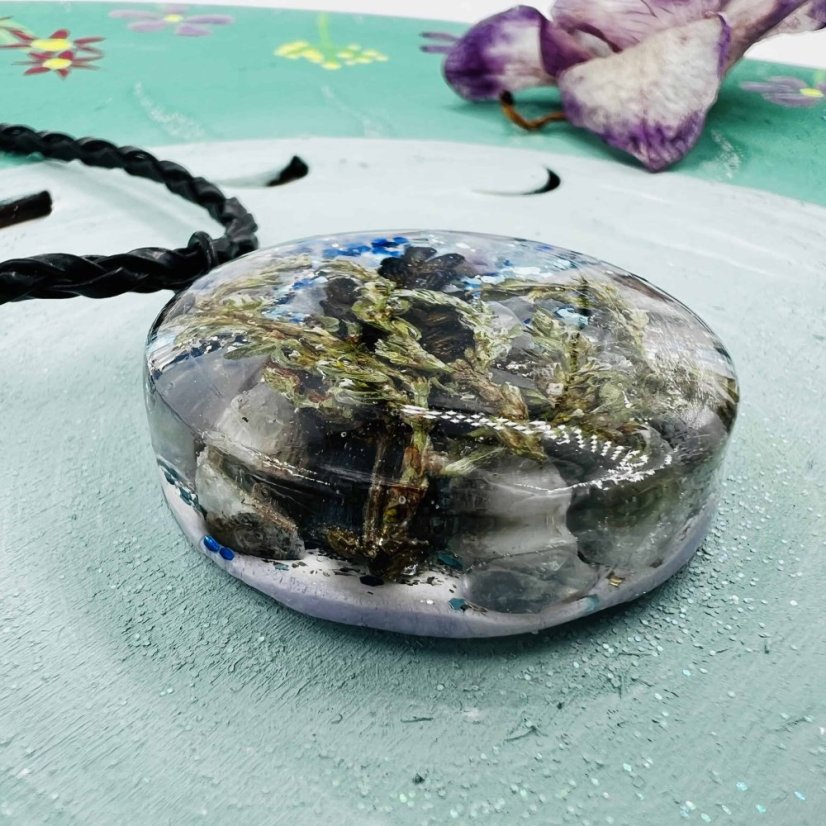 Orgonitový přívěšek / amulet / talisman s kvítím pro odvahu, vyrovnanost a komunikaci