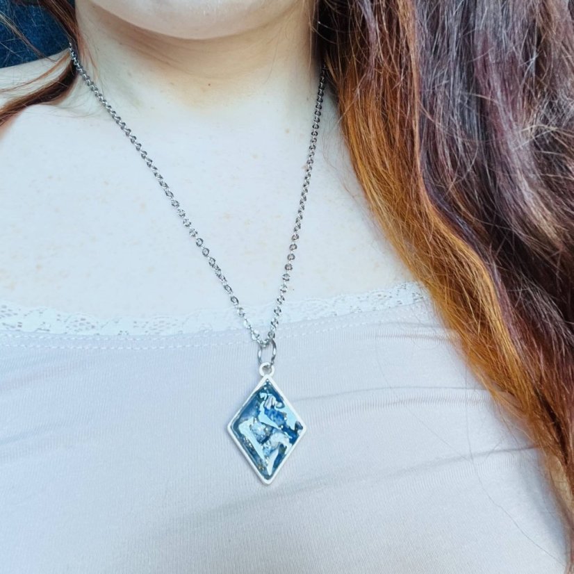 Netradiční orgonitový náhrdelník pro komunikaci a duchovní růst
