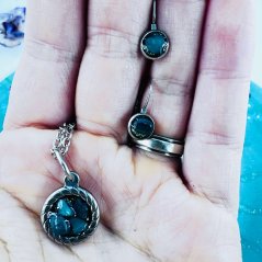 Energy necklace and earrings with malachite