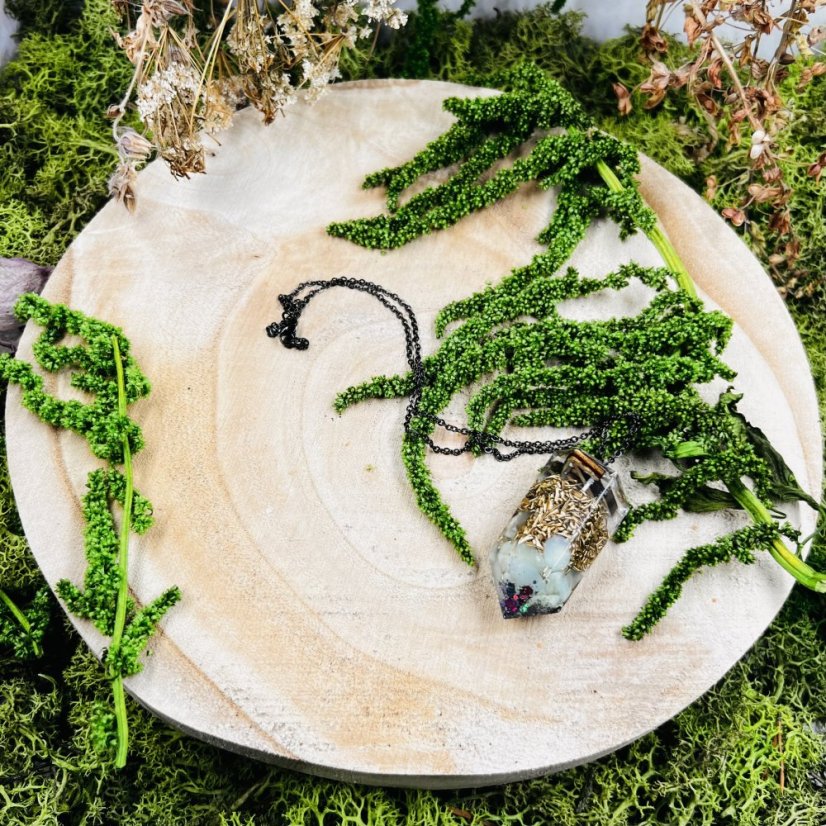 Orgonitové MAXI kyvadlo / přívěšek s jadeitem a runou Eihwaz - pro ochranu, stablitu, uzemění