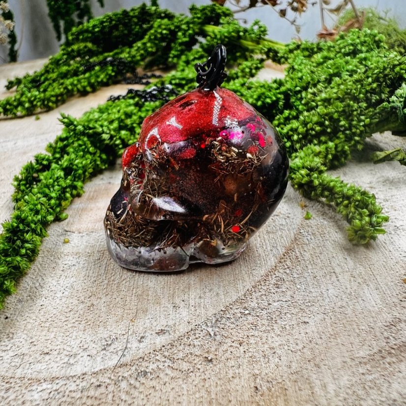 Orgonitová lebka s hematitem - pro uzemnění, ochranu a pevnost