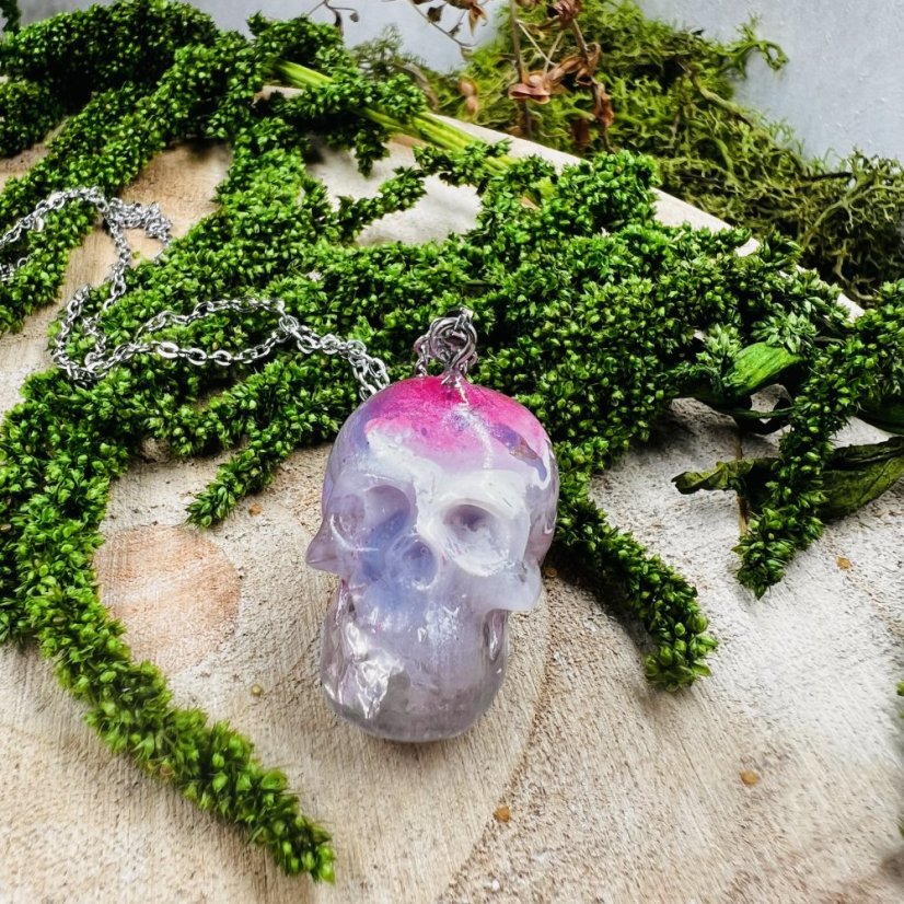 Orgonitová lebka / přívěšek s kunzitem - pro lásku, sebelásku a emoční rovnováhu