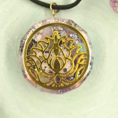 Orgonitový přívěšek / amulet / talisman s lotosem pro lásku, naději a odvahu