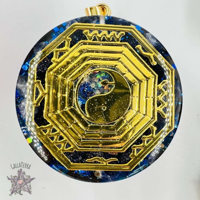 Orgonite harmonising pendant / amulet / talisman with yin yang for harmony and luck