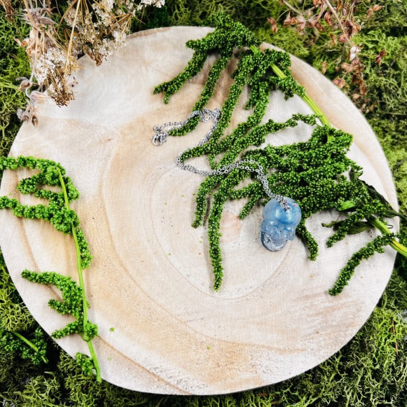 Orgonitová lebka / náhrdelník s akvamarínem - pro klid, odvahu a pravidvou komunikaci