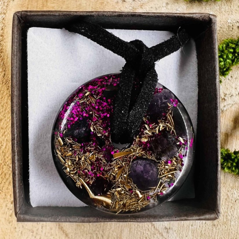 Orgonitový šperk / amulet / talisman s fluoritem - pro ochranu mysli, intuici a koncentraci