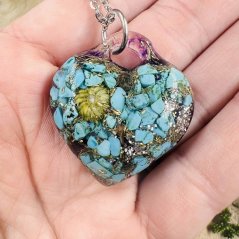 Orgonitové srdce s tyrkysem a pampeliškou - ochrana, radost a lehkost bytí