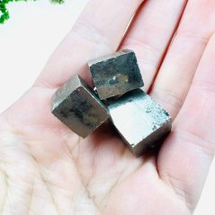 Pyrit - kostka - ochrana, hojnost, síla