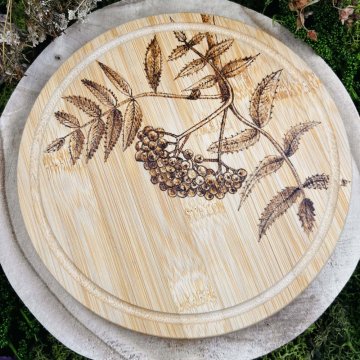 Kulaté bambusové prkénko - Jeřabiny - ručně vypalované