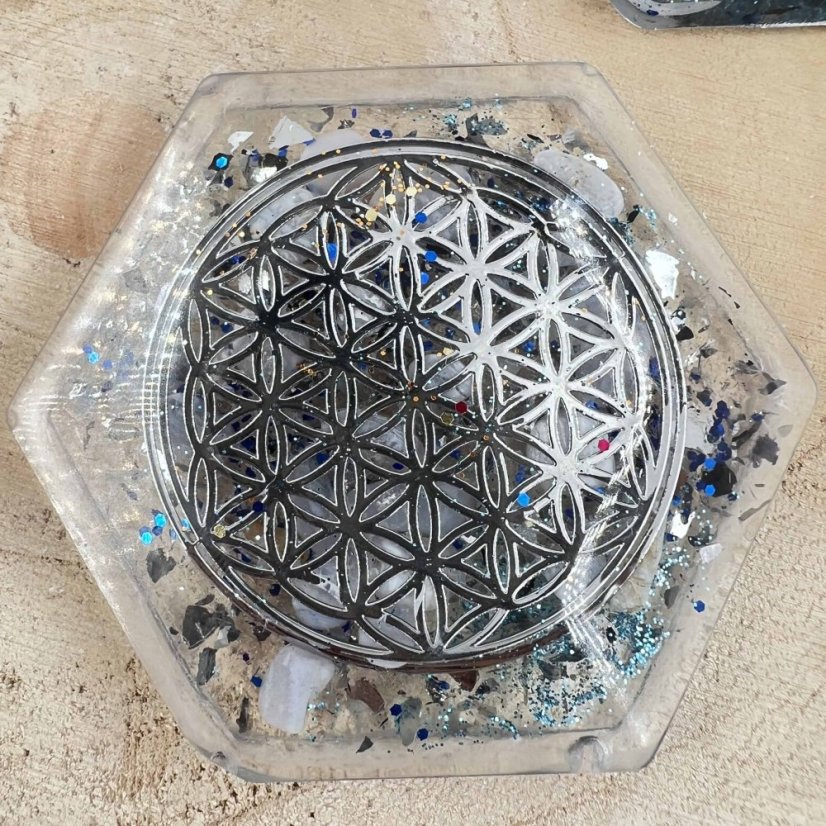 Orgonitová krabička se stříbrným květem života - pro nabíjení a očistu krystalů, špěrků ad.