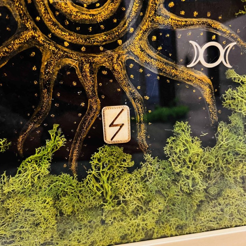 Mechový obraz s magickými symboly - Sluneční spirála