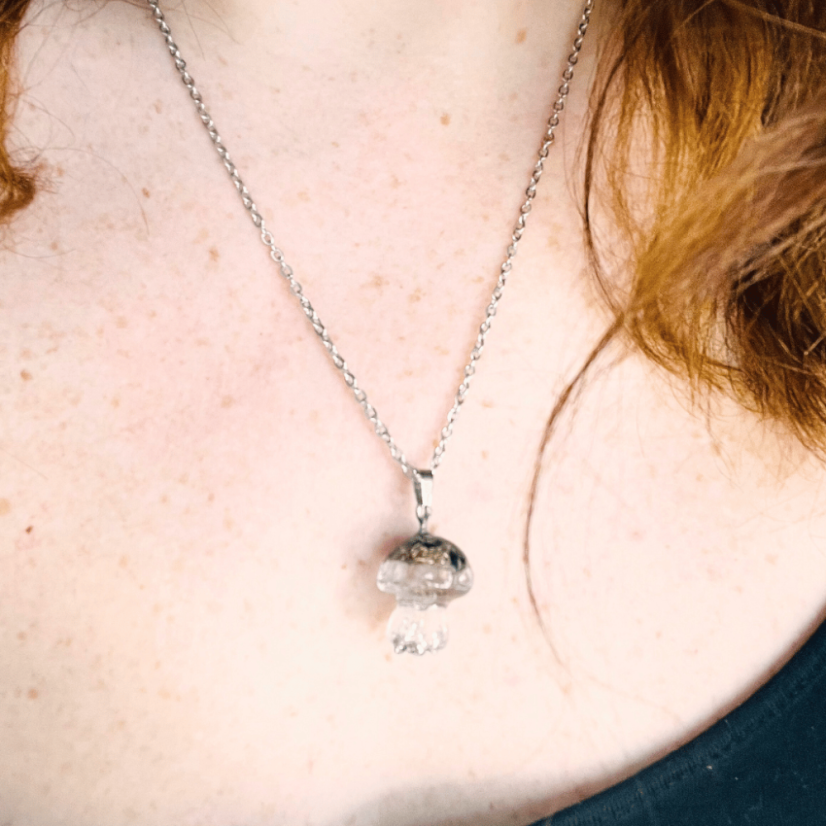 Orgonitová medúza / náhrdelník s alabastrem - pro čistotu, harmonii, uvolnění napětí