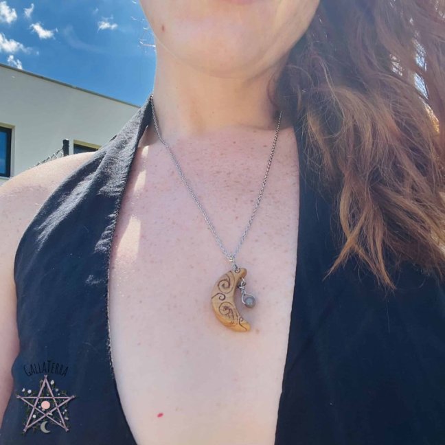 Wooden hand-carved jewelry - Crescent - intuition, transformation
