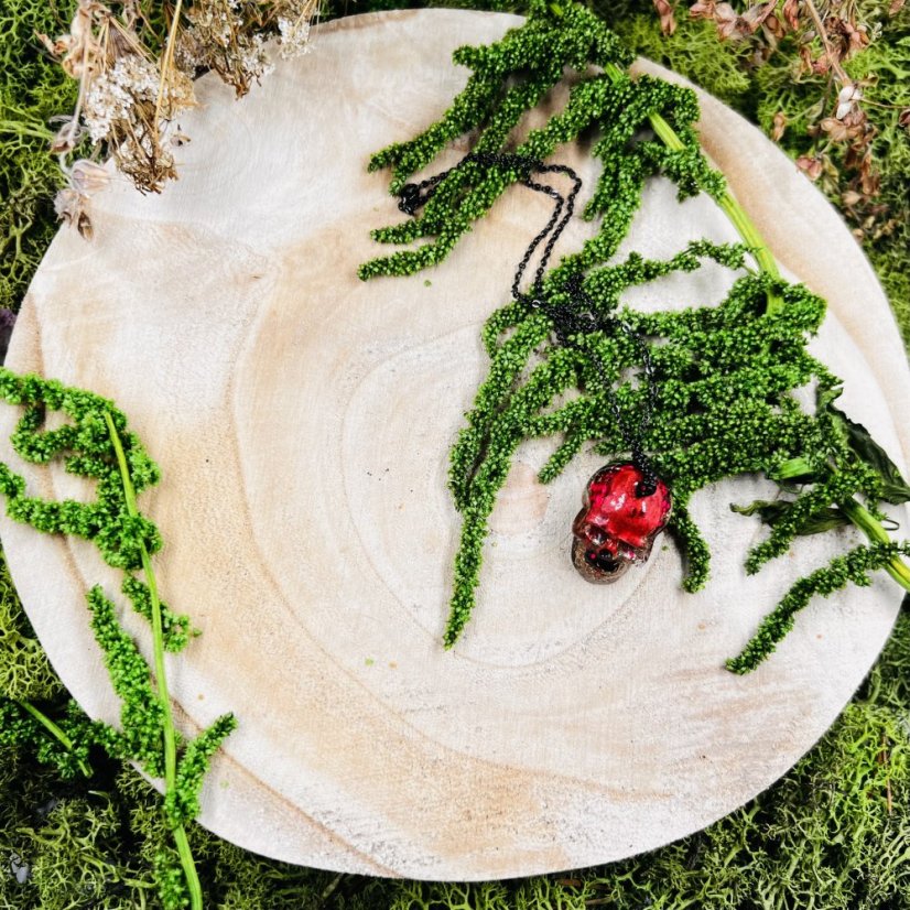 Orgonitová lebka s hematitem - pro uzemnění, ochranu a pevnost