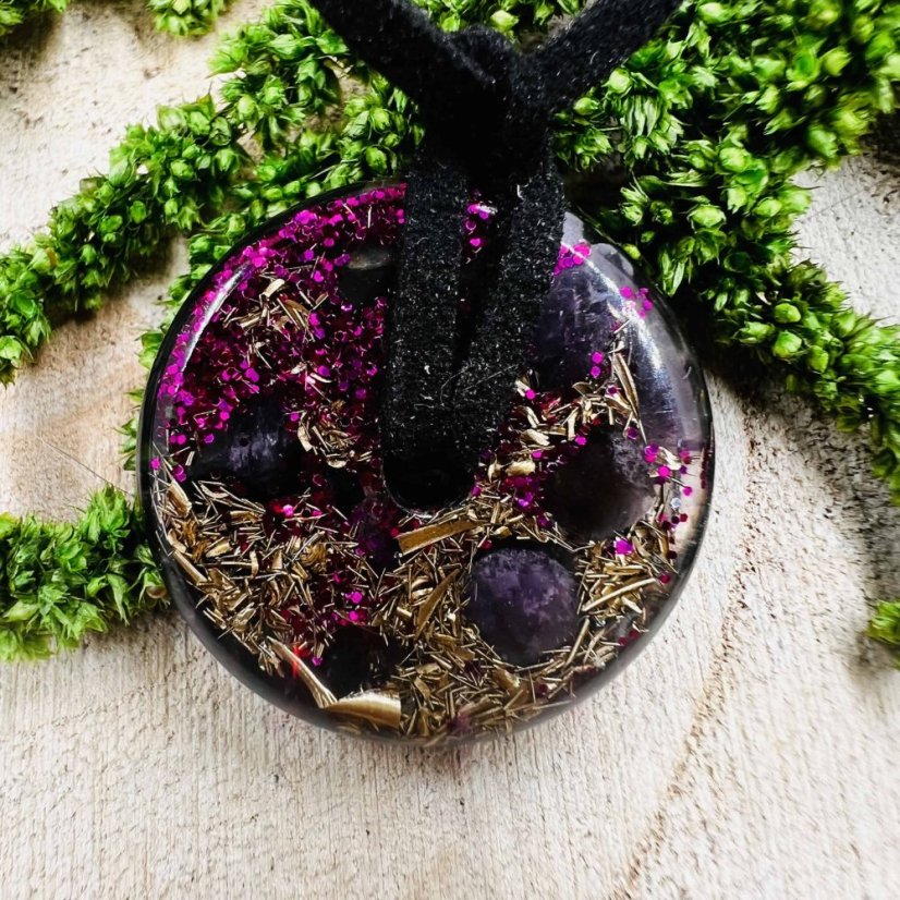 Orgonitový šperk / amulet / talisman s fluoritem - pro ochranu mysli, intuici a koncentraci