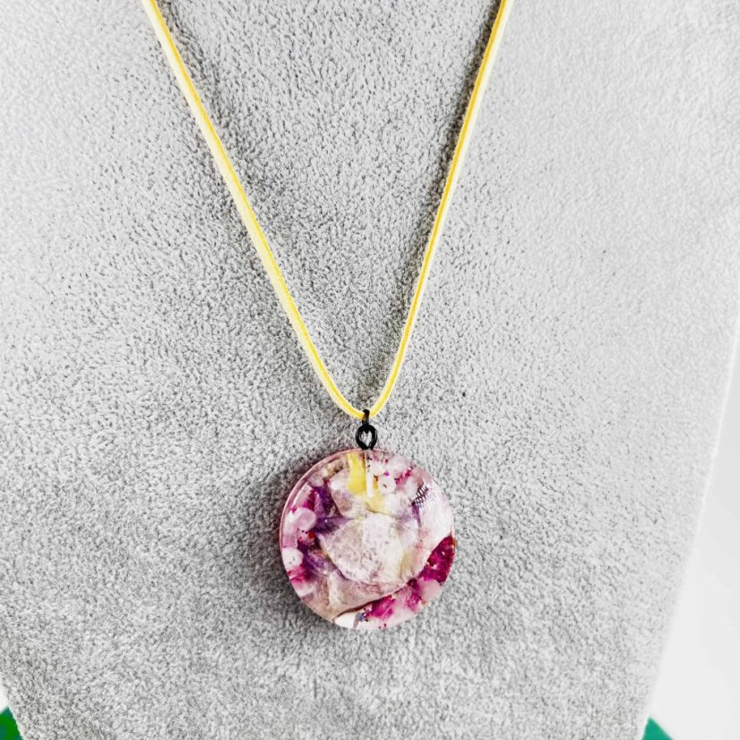 Orgonitový přívěšek / amulet / talisman s květem orchideje pro lásku, přátelství a štěstí