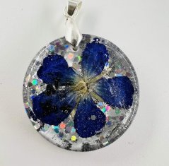 Jewellery set with real violets