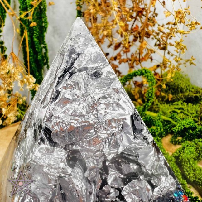 Orgonite pyramid for gentle transformation and concentration