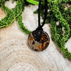 Orgonite jewellery talisman with malachite - unisex - for courage and protection