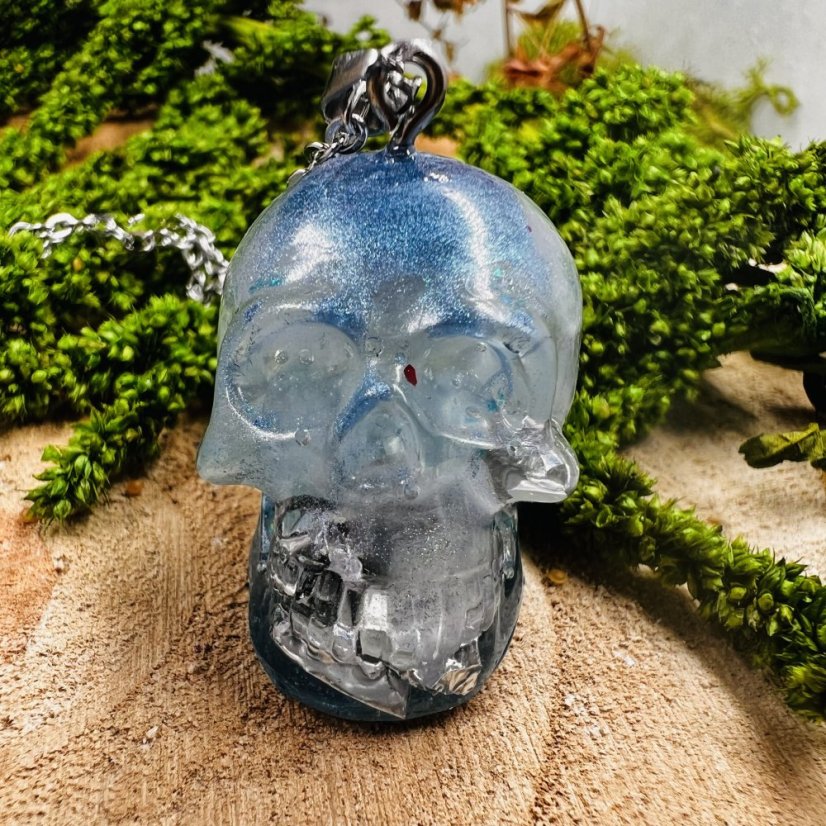Orgonitová lebka / náhrdelník s akvamarínem - pro klid, odvahu a pravidvou komunikaci