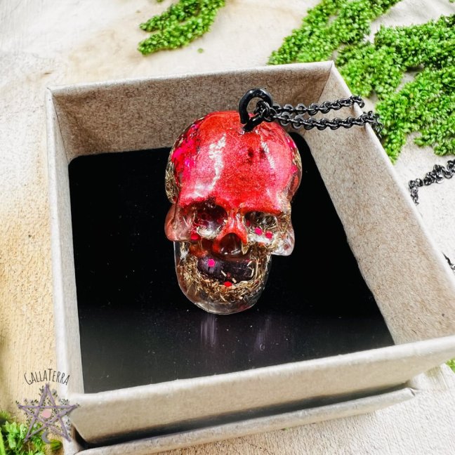 Orgonite skull / necklace with hematite - for grounding, protection and strength