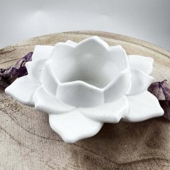Svícen ve tvaru lotosu - bílý Svícen ve tvaru lotosu - bílý