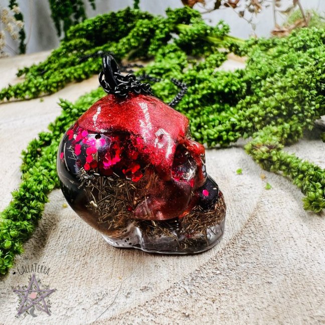 Orgonite skull / necklace with hematite - for grounding, protection and strength