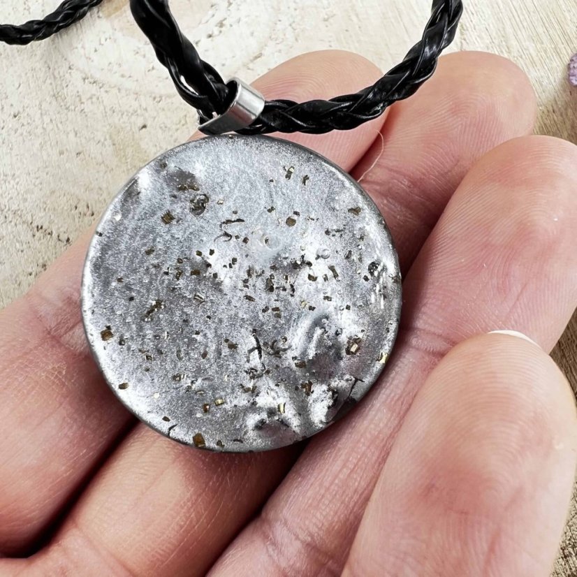 Orgonitový přívěšek s křišťálem pro skvělou energii, ochranu, očistu od negativního