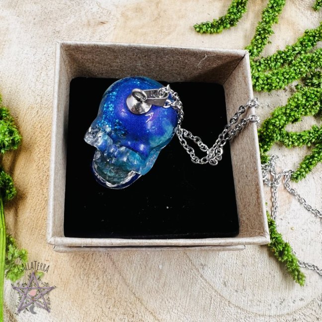 Orgonite skull pendant – for communication and inspiration